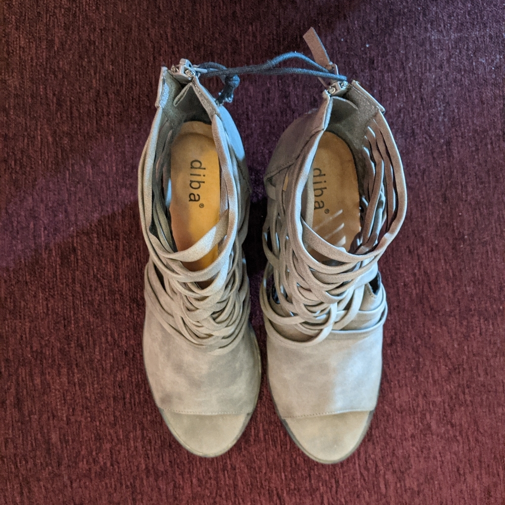 Women peep toe sandals by diba in size 8.5